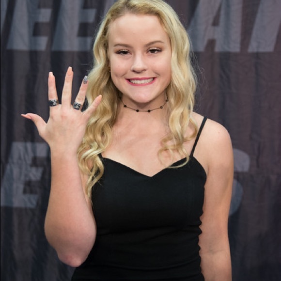 meet your posher!!! - Picture 3 of 8